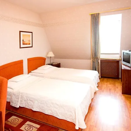 Goecsej Palatinus Etterem Es Panzio 3*