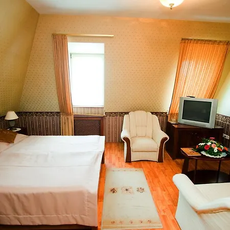 Lejlighedshotel Goecsej Palatinus Etterem Es Panzio Zalaegerszeg