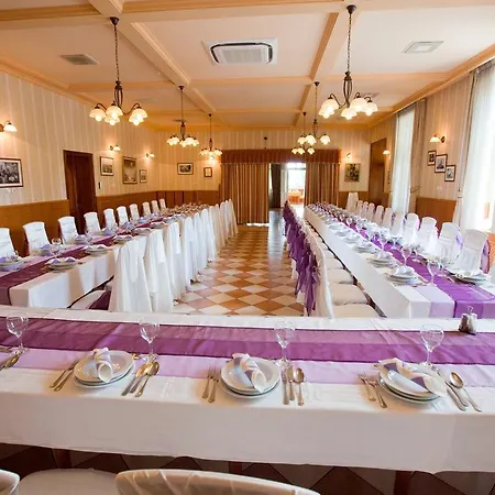 Goecsej Palatinus Etterem Es Panzio