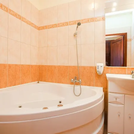 Goecsej Palatinus Etterem Es Panzio Lejlighedshotel