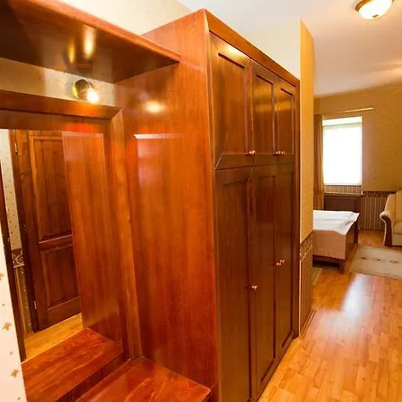 Lejlighedshotel Goecsej Palatinus Etterem Es Panzio