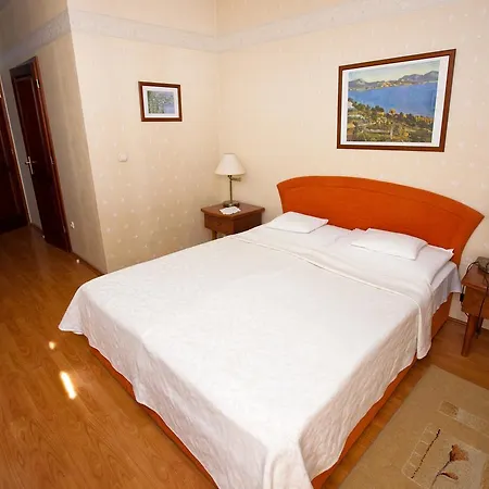 Goecsej Palatinus Etterem Es Panzio Lejlighedshotel Zalaegerszeg