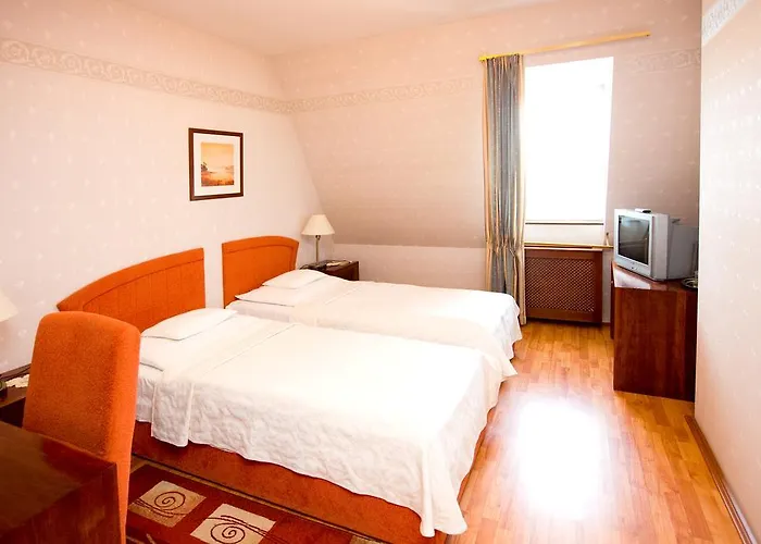 Goecsej Palatinus Etterem Es Panzio 4*