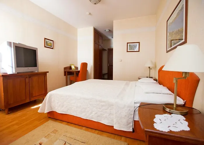 Goecsej Palatinus Etterem Es Panzio Aparthotel