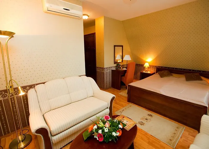 Goecsej Palatinus Etterem Es Panzio Aparthotel