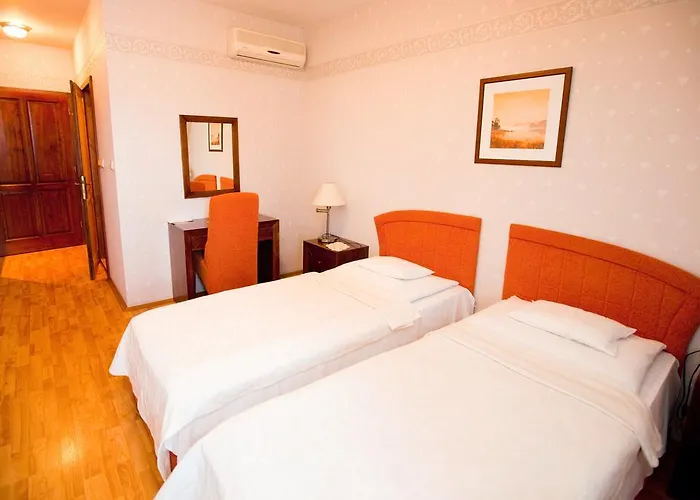 Goecsej Palatinus Etterem Es Panzio زالاجيرسيج