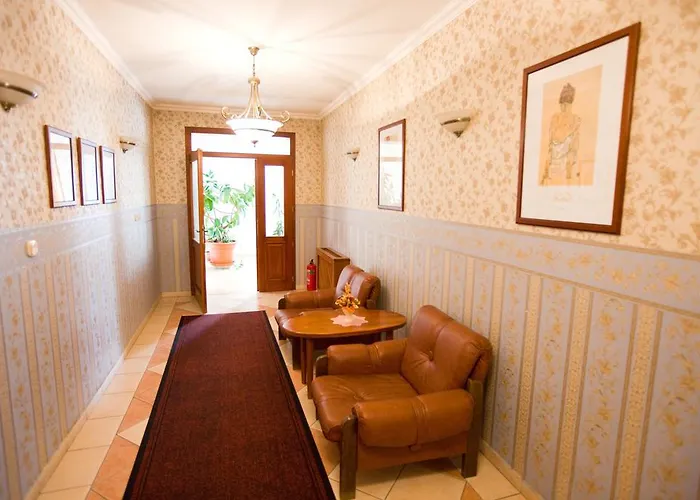 Goecsej Palatinus Etterem Es Panzio 4*