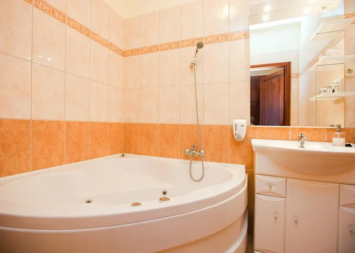 Goecsej Palatinus Etterem Es Panzio Aparthotel