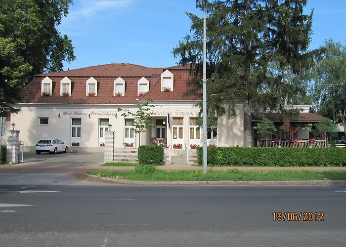 Aparthotel Goecsej Palatinus Etterem Es Panzio Zalaegerszeg